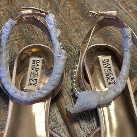 Badgley Mischka Fawn Pointed Toe Flat Pearl soft blush ☺️ - Picture 3 of 11